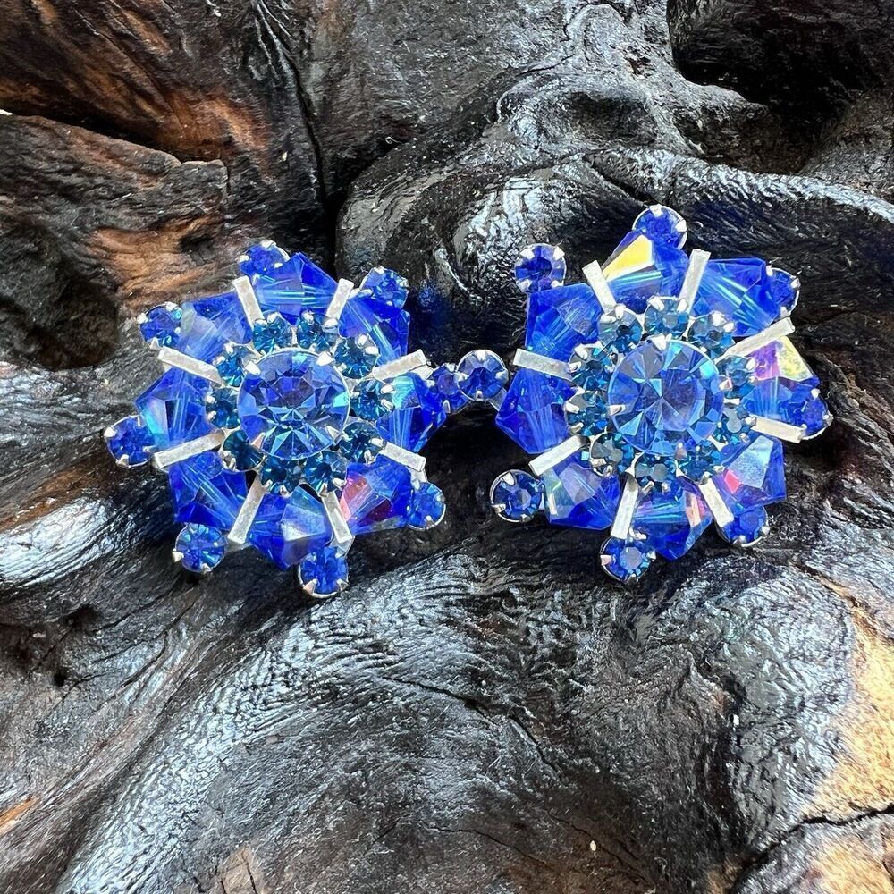 Vintage Weiss Aurora Borealis Rhinestone Clip Earrings Blue Flower Cluster Star